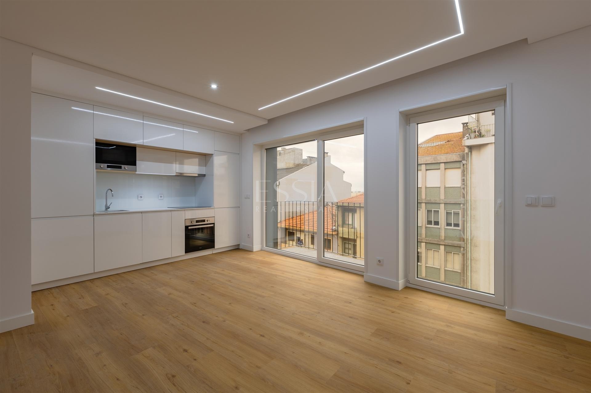 Apartamento T1 com 2 Varandas | Centro da Baixa do Porto