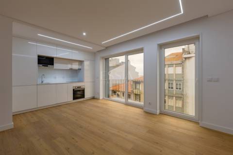 Apartamento T1 com 2 Varandas | Centro da Baixa do Porto