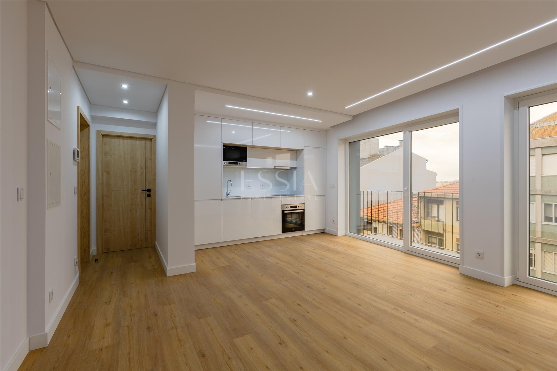 Apartamento T1 com 2 Varandas | Centro da Baixa do Porto