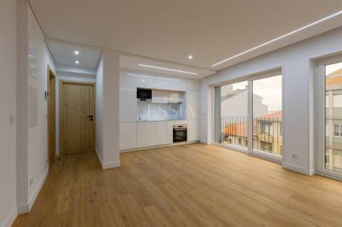 Apartamento T1 com 2 Varandas | Centro da Baixa do Porto