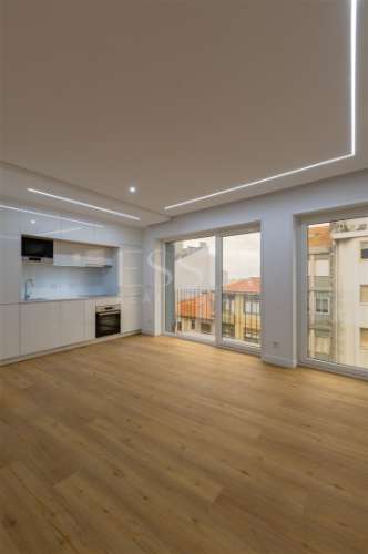 Apartamento T1 com 2 Varandas | Centro da Baixa do Porto
