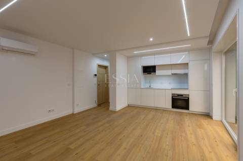 Apartamento T1 com 2 Varandas | Centro da Baixa do Porto