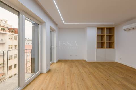 Apartamento T1 com 2 Varandas | Centro da Baixa do Porto