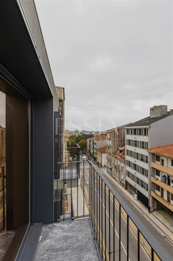 Apartamento T1 com 2 Varandas | Centro da Baixa do Porto