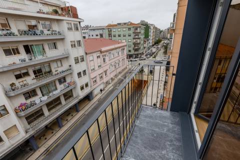 Apartamento T1 com 2 Varandas | Centro da Baixa do Porto