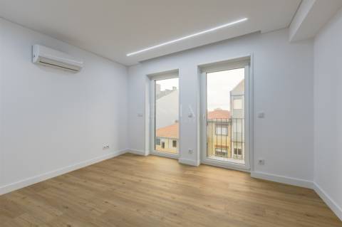 Apartamento T1 com 2 Varandas | Centro da Baixa do Porto