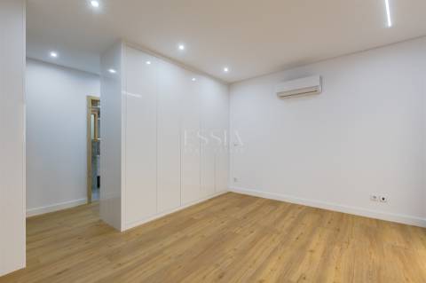 Apartamento T1 com 2 Varandas | Centro da Baixa do Porto