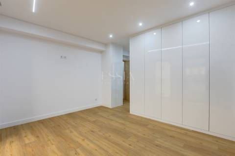 Apartamento T1 com 2 Varandas | Centro da Baixa do Porto