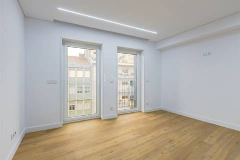 Apartamento T1 com 2 Varandas | Centro da Baixa do Porto