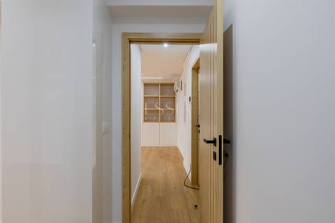 Apartamento T1 com 2 Varandas | Centro da Baixa do Porto