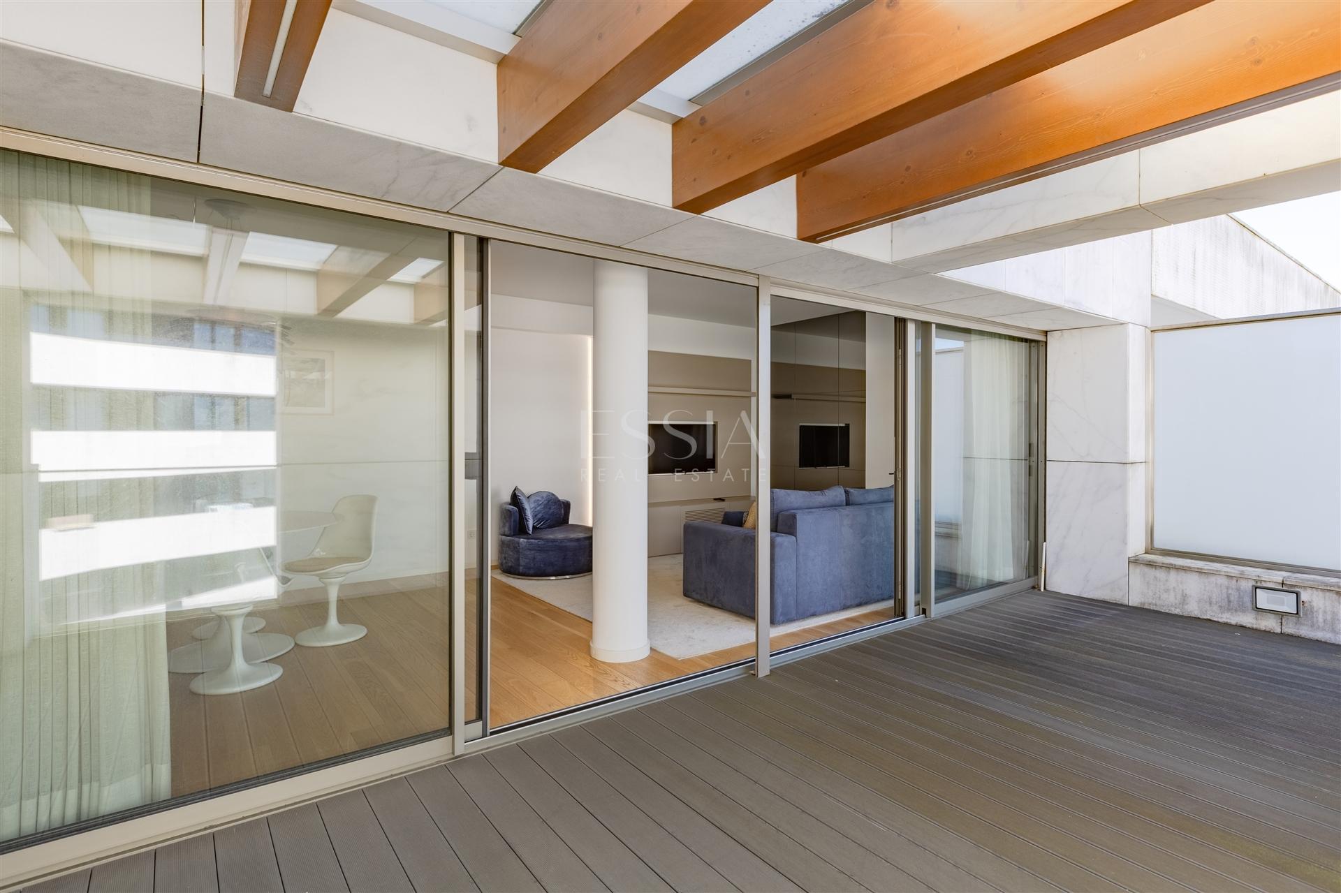 Apartamento T1 Mobilado com Terraço e Vista Mar na Foz