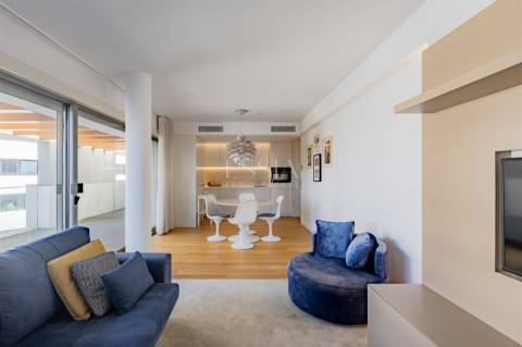 Apartamento T1 Mobilado com Terraço e Vista Mar na Foz