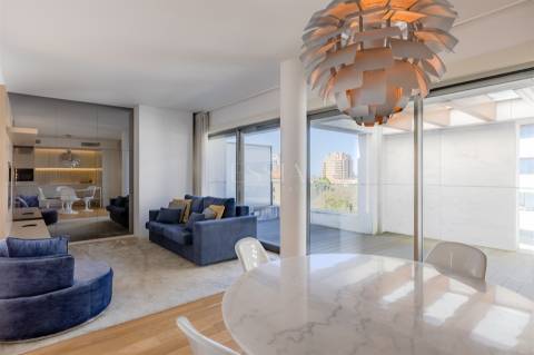 Apartamento T1 Mobilado com Terraço e Vista Mar na Foz