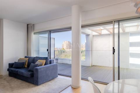 Apartamento T1 Mobilado com Terraço e Vista Mar na Foz