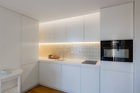 Apartamento T1 Mobilado com Terraço e Vista Mar na Foz