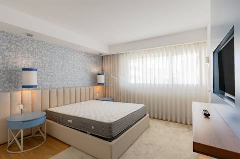 Apartamento T1 Mobilado com Terraço e Vista Mar na Foz