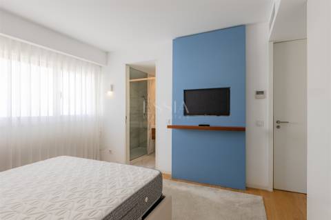 Apartamento T1 Mobilado com Terraço e Vista Mar na Foz