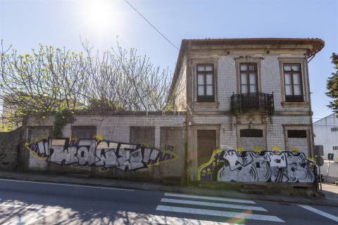 Terreno Urbano com 523m2 em Rio Tinto