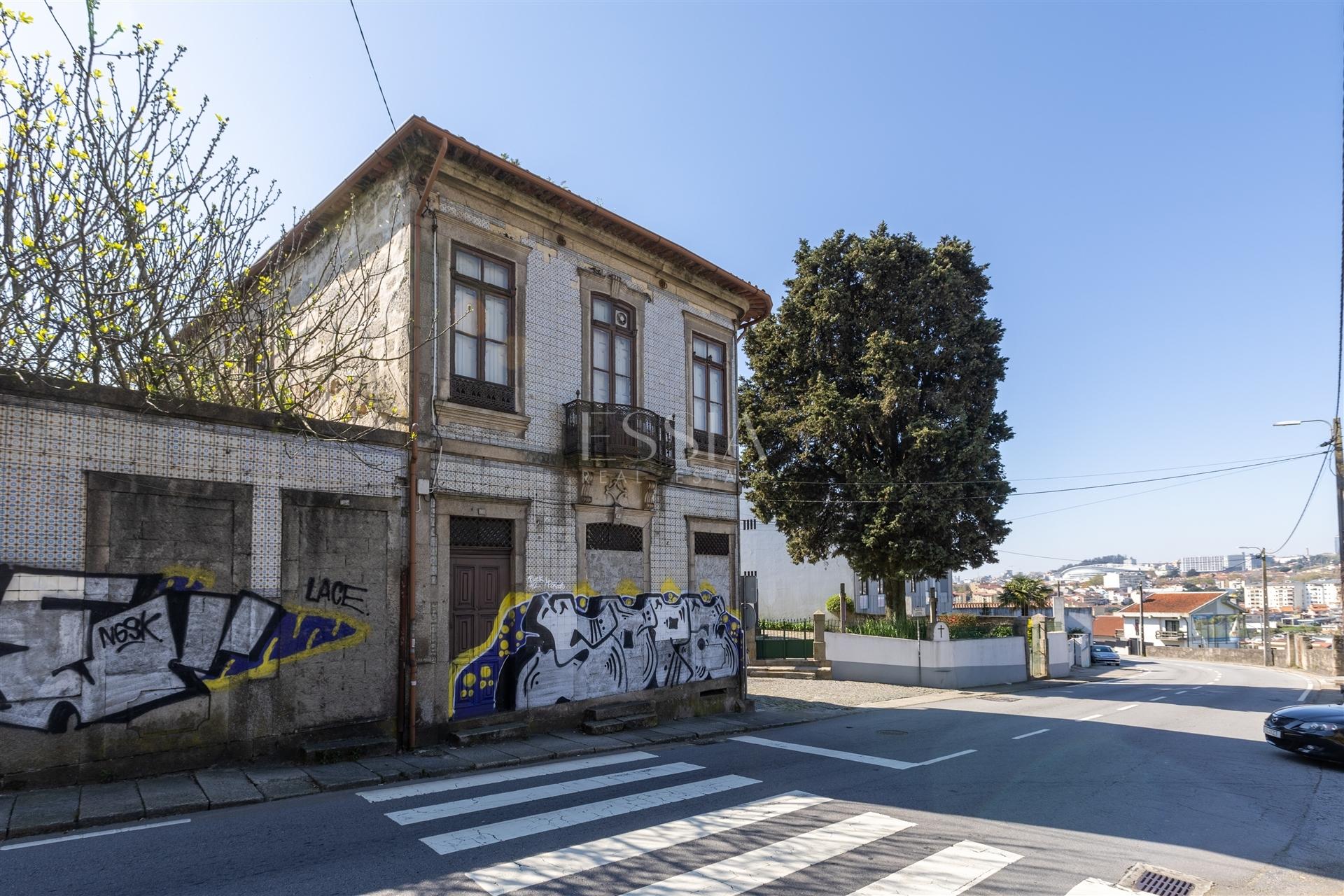Terreno Urbano com 523m2 em Rio Tinto