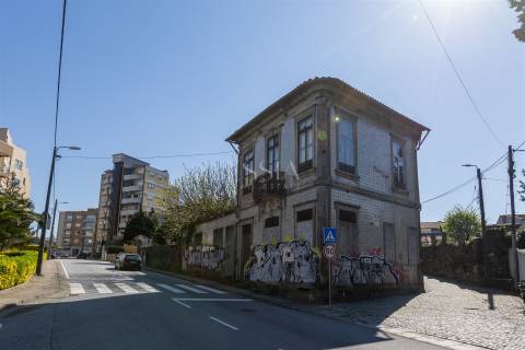 Terreno Urbano com 523m2 em Rio Tinto