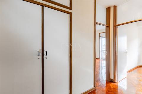Apartamento T3+1 Remodelado no Bonfim, Porto