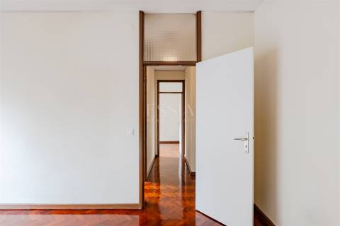 Apartamento T3+1 Remodelado no Bonfim, Porto