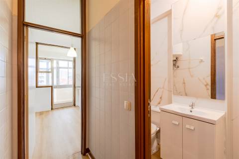 Apartamento T3+1 Remodelado no Bonfim, Porto