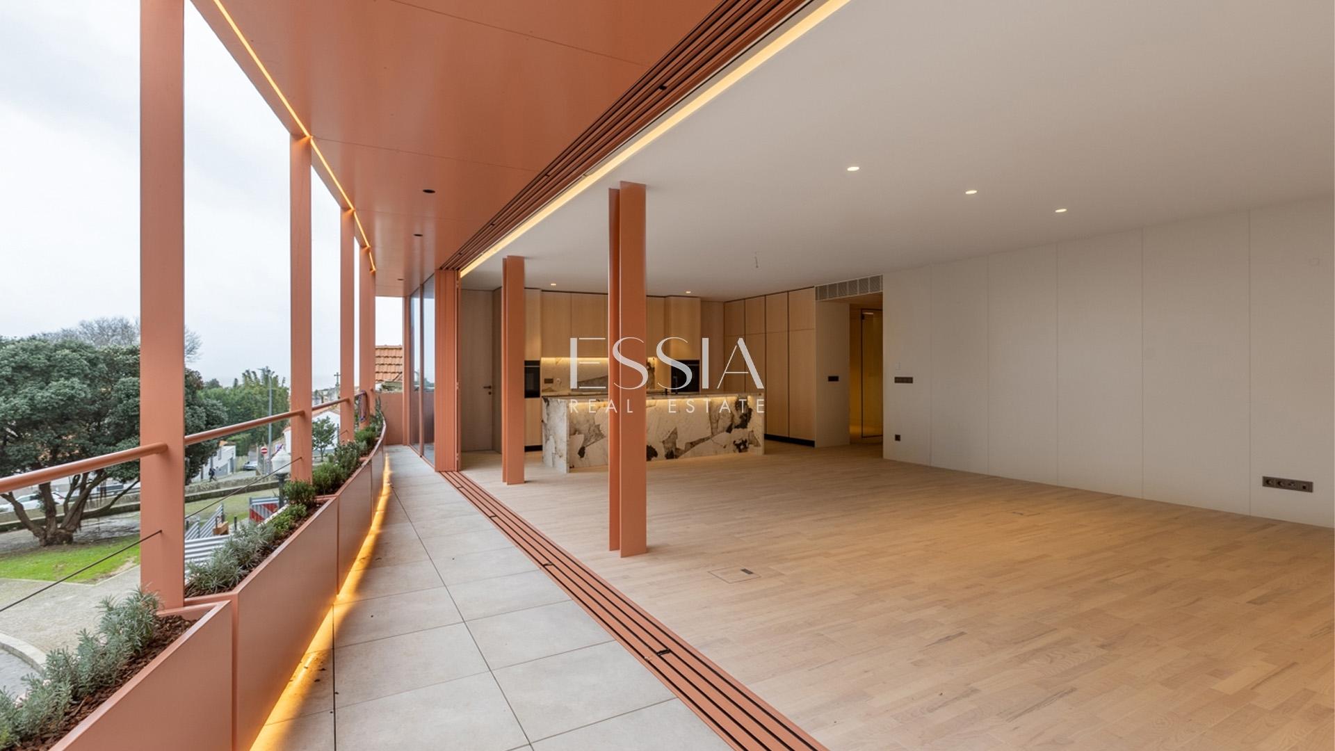 Apartamento T4+1 com Varanda e Vista Mar na Foz do Douro