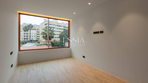 Penthouse T4+1 com Terraço e Vista Mar na Foz do Douro