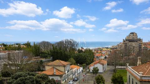 Penthouse T4+1 com Terraço e Vista Mar na Foz do Douro