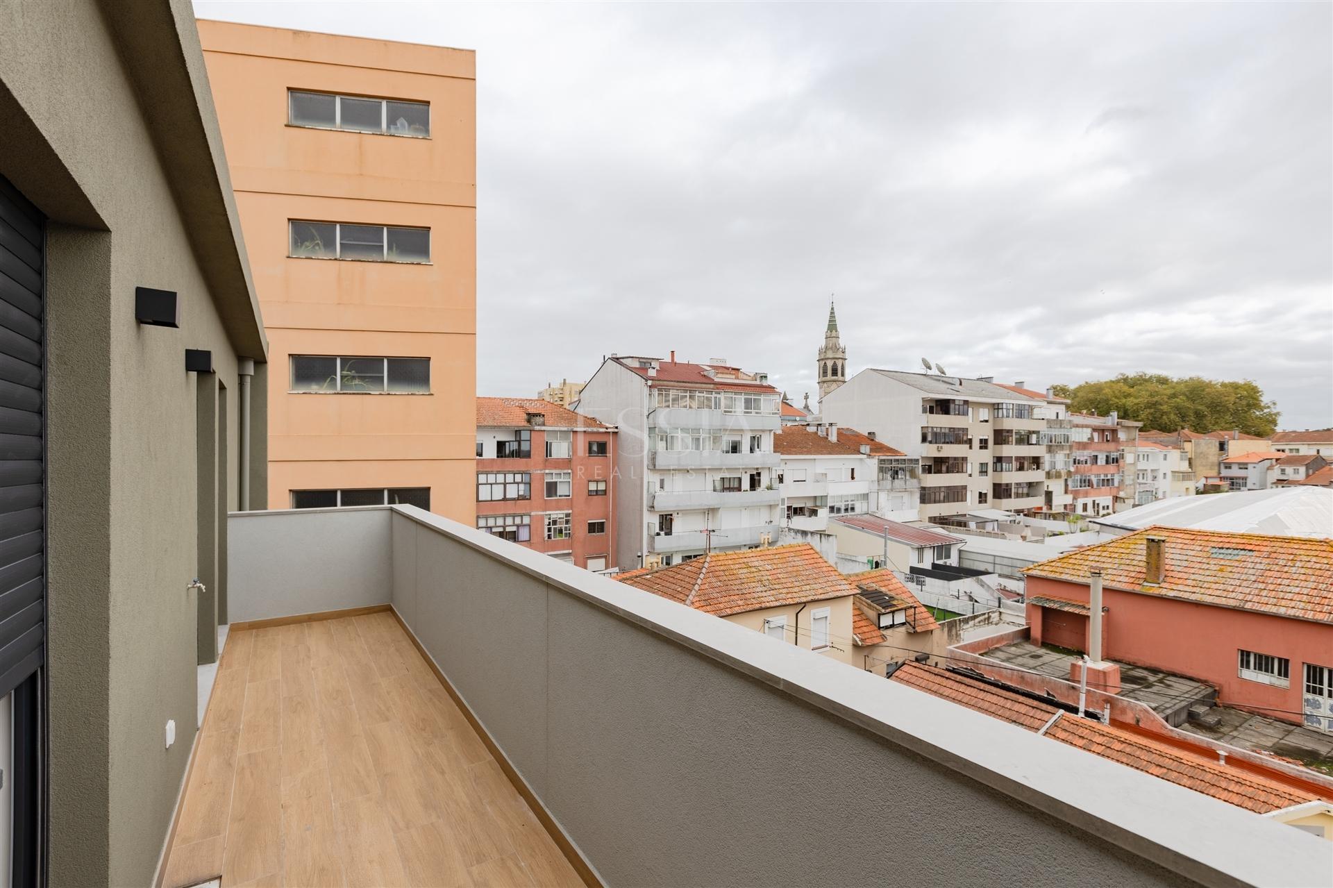 Apartamento T2 com Terraço | Centro da Baixa do Porto