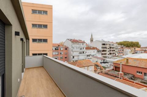 Apartamento T2 com Terraço | Centro da Baixa do Porto