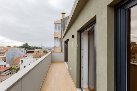 Apartamento T2 com Terraço | Centro da Baixa do Porto