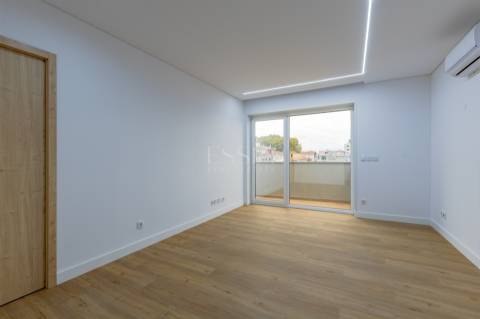 Apartamento T2 com Terraço | Centro da Baixa do Porto
