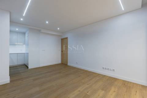 Apartamento T2 com Terraço | Centro da Baixa do Porto