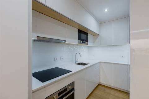 Apartamento T2 com Terraço | Centro da Baixa do Porto