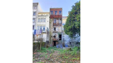 Prédio para Reconstrução na Praça da República, Porto