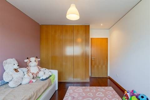 Apartamento T3 no Bessa com Varanda e Garagem box