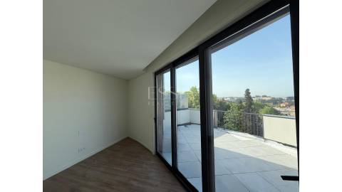 Apartamento T1 com Terraço de 41m² no Campo Alegre