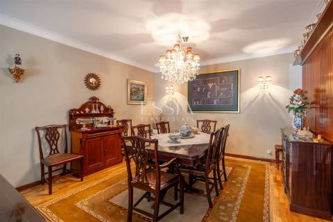 Moradia T4 com Jardim e Garagem na Foz do Douro