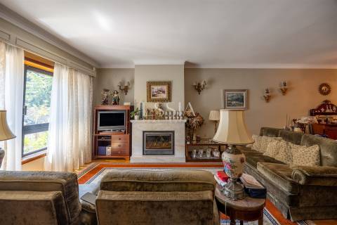 Moradia T4 com Jardim e Garagem na Foz do Douro