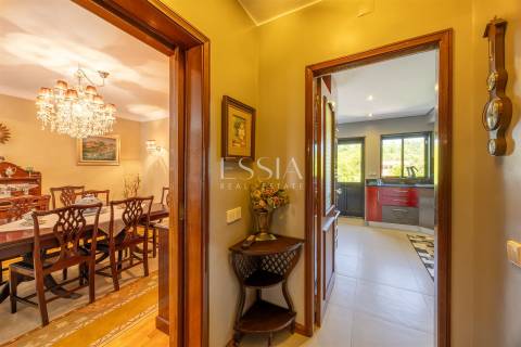 Moradia T4 com Jardim e Garagem na Foz do Douro