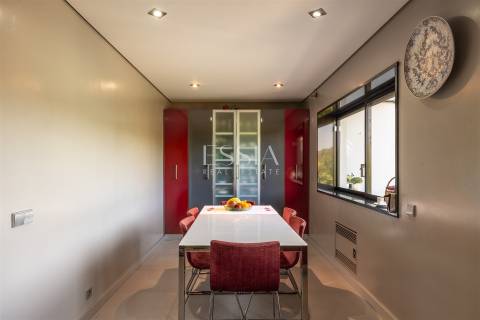 Moradia T4 com Jardim e Garagem na Foz do Douro