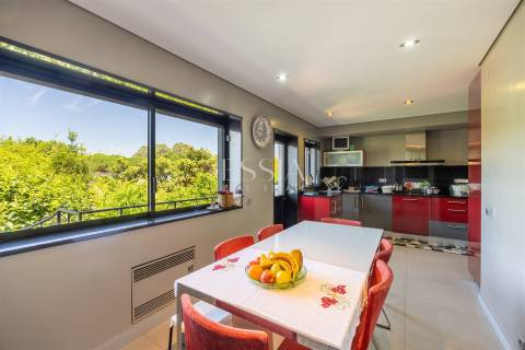 Moradia T4 com Jardim e Garagem na Foz do Douro
