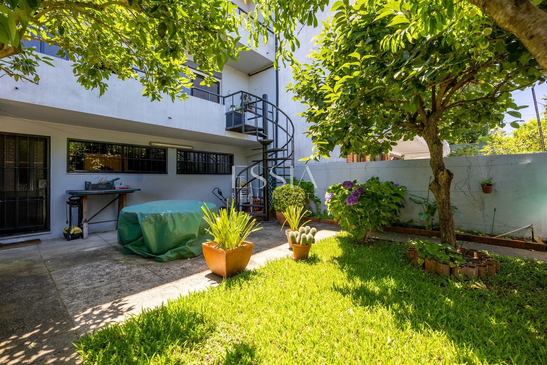 Moradia T4 com Jardim e Garagem na Foz do Douro