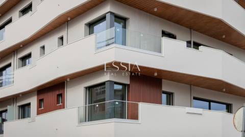 Loja Nova com 188 m2 inserida no empreendimento Senhora do Porto Residence, Porto