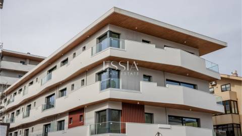 Loja Nova com 188 m2 inserida no empreendimento Senhora do Porto Residence, Porto