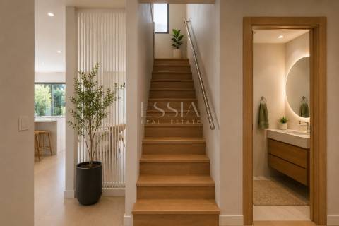 Moradia T4 Triplex com terraço, jardim e piscina no centro de Matosinhos Sul