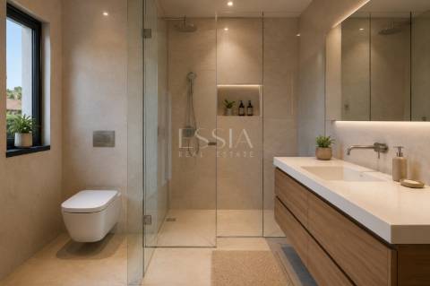 Moradia T4 Triplex com terraço, jardim e piscina no centro de Matosinhos Sul