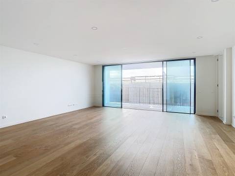 Apartamento T3 com varandas próximo ao mar em Canidelo, Vila Nova Gaia